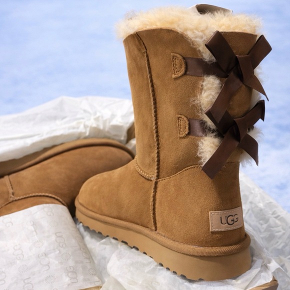 NEW UGG Women's Brown Sheepskin Winter Boots Bailey Bow 2 - Picture 2 of 4